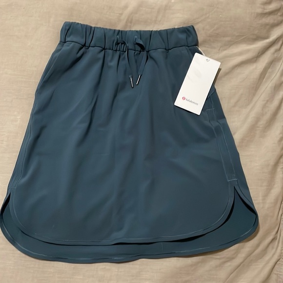 lululemon athletica Dresses & Skirts - Lululemon On the Fly Skirt